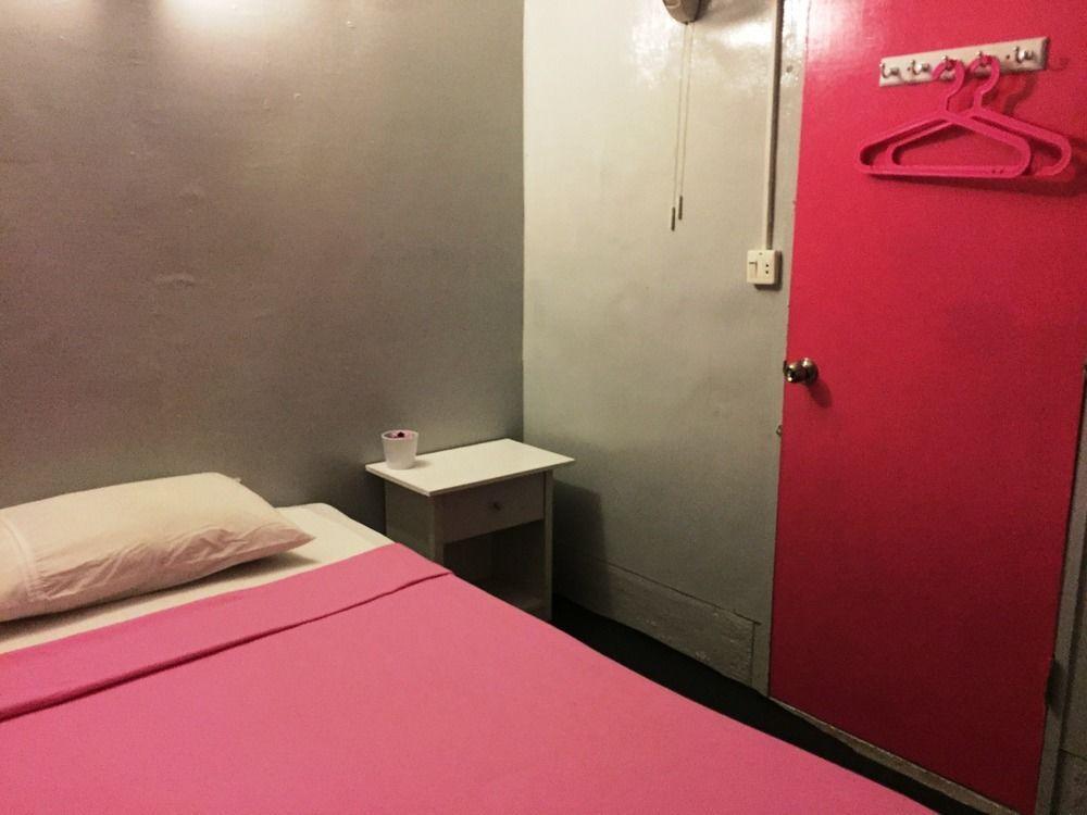Pink Pensión Bangkok Exterior foto
