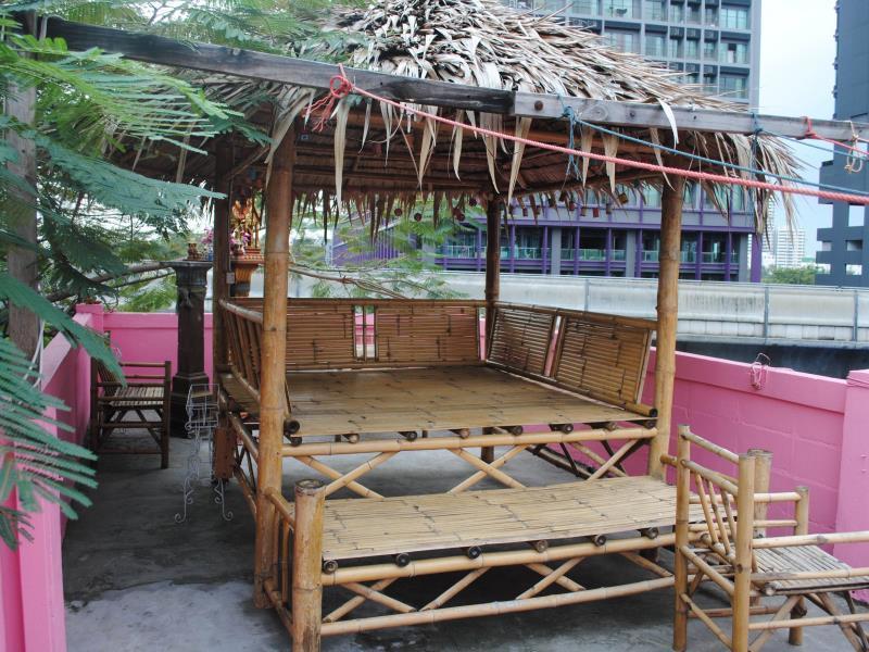 Pink Pensión Bangkok Exterior foto